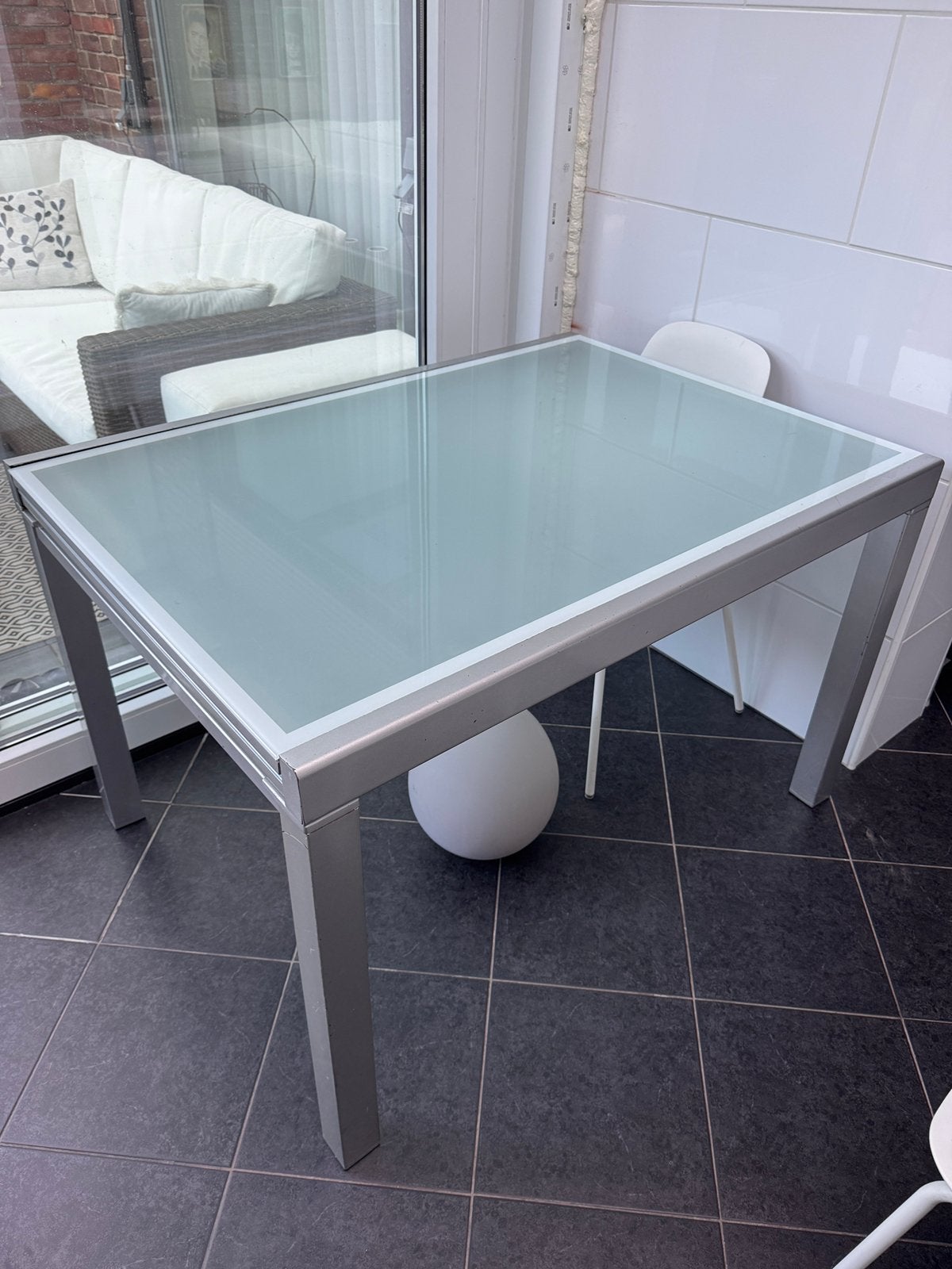 Kwaliteit grijs ijzer frame met glazen blad Eettafel afste, Ophalen, Gebruikt, Rechthoekig, Metaal