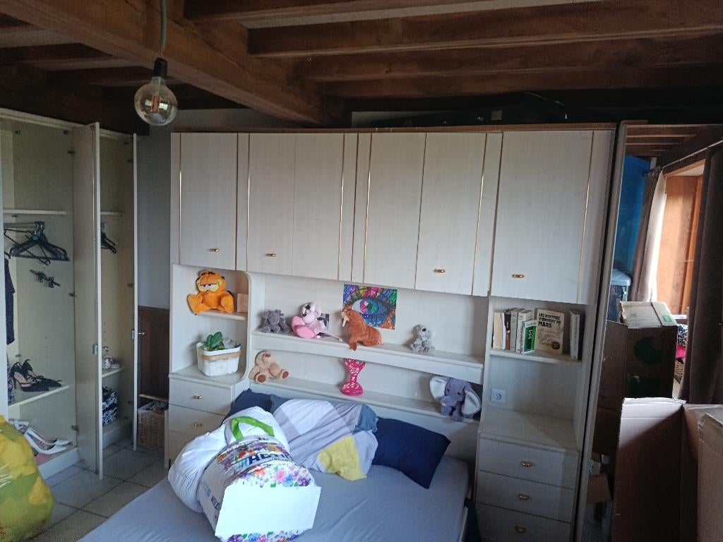 Chambre a coucher qui peut être placée en coin, Maison & Meubles, Chambre à coucher | Chambres à coucher complètes, Comme neuf