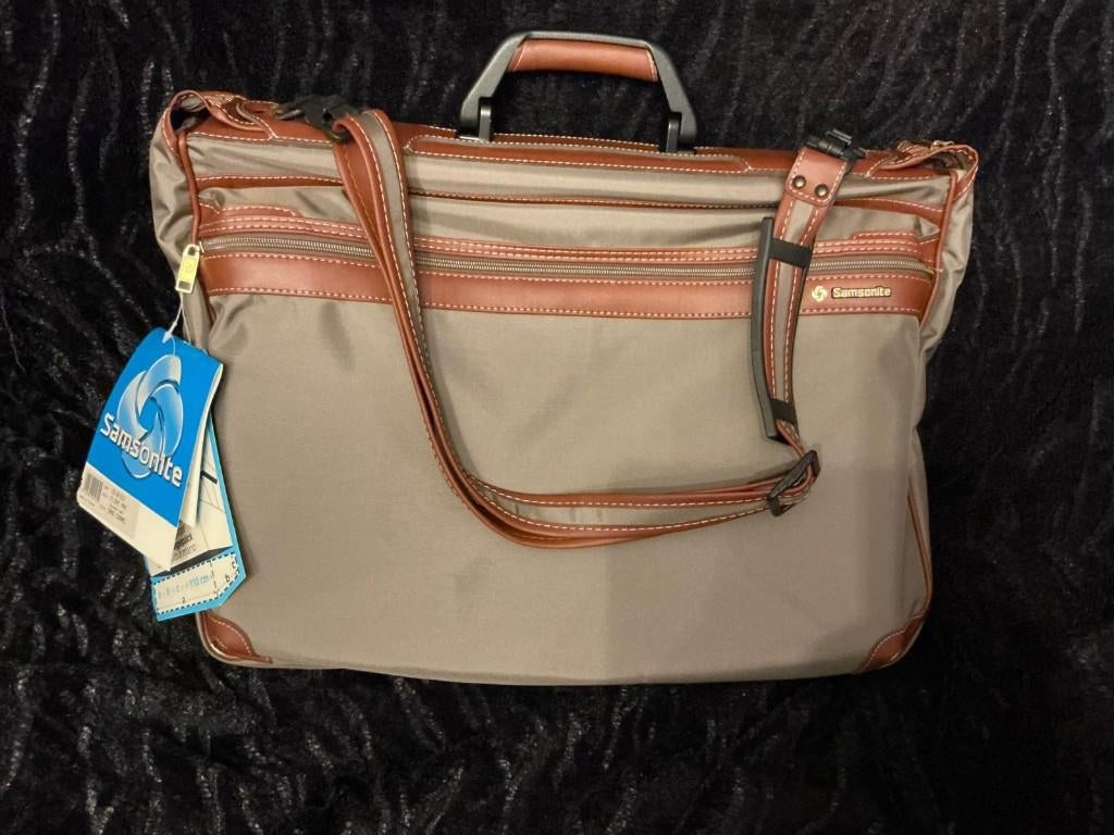 Valise souple Samsonite Cabine permettant mettre costume, Neuf, 35 à 45 cm, Enlèvement, Autres matériaux