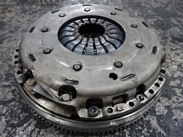 VOLANT MOTEUR BI-MASSE Berlingo Cinqspace, Multispace, Autos : Pièces & Accessoires, Citroën, Mevr. I. Hauben, Utilisé, Rue de l'Espoir 34 34
4030  GRIVEGNÉE, BE