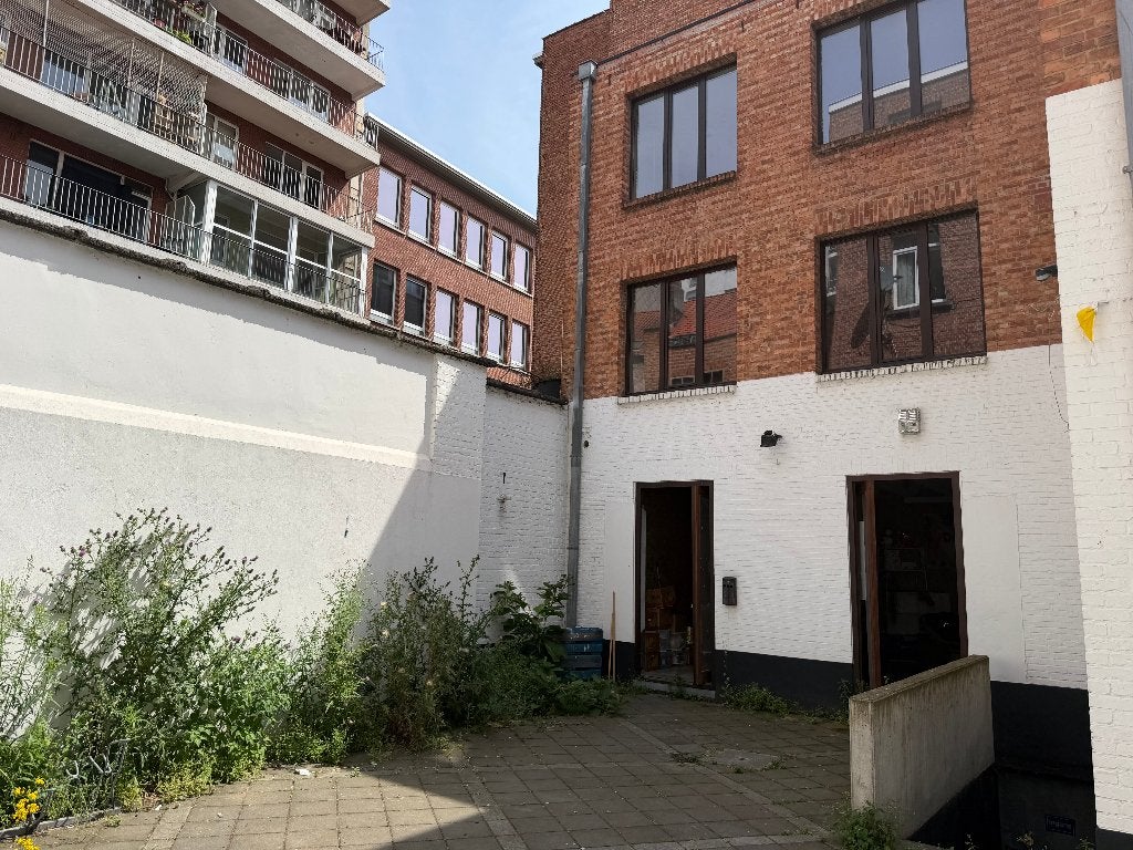 Kantoorruimte te huur voor vrije beroepen te Borgerhout., Zakelijke goederen, 131 m², Huur, Kantoorruimte