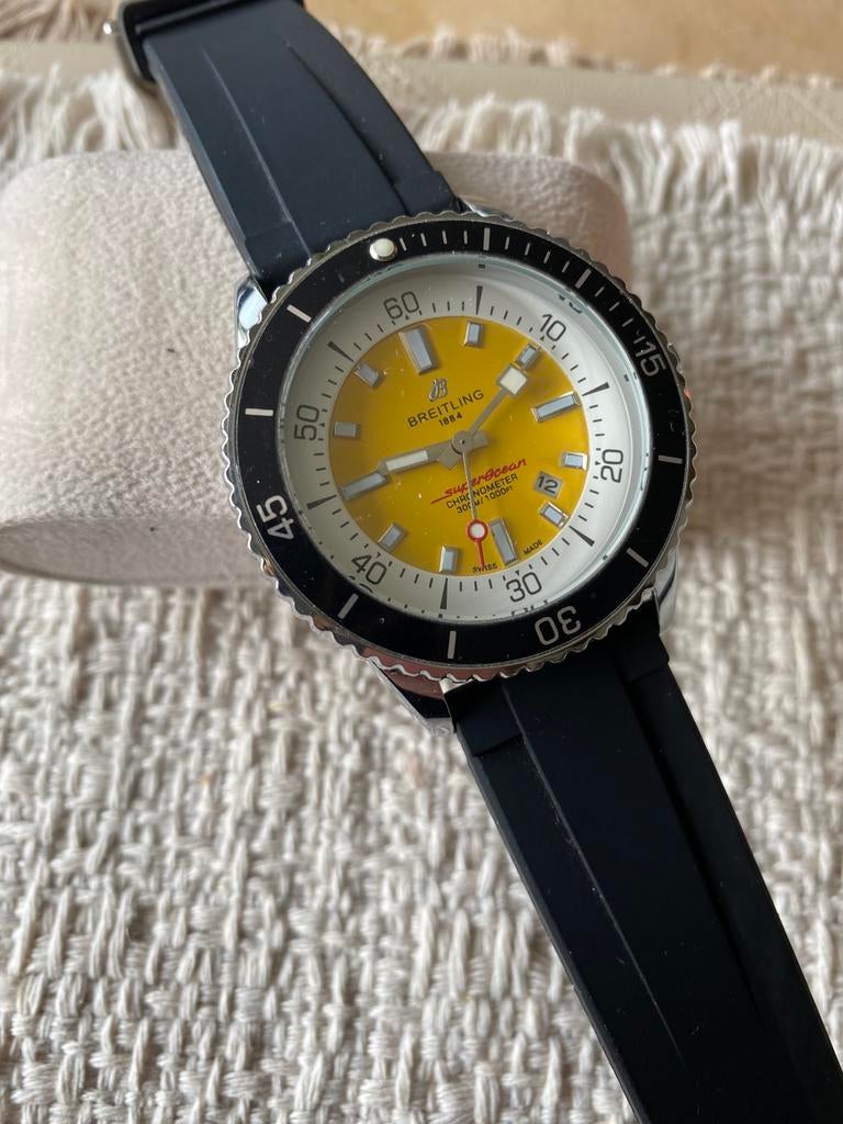 Horloge superocean breitlin, Bijoux, Sacs & Beauté, Montres de sport, Envoi, Comme neuf, Jaune