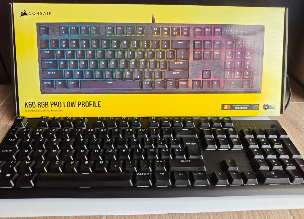 Corsair K60 RGB PRO Low Profile (BE / AZERTY), Computers en Software, Gebruikt, Azerty, Ophalen of Verzenden, Verlichte toetsen