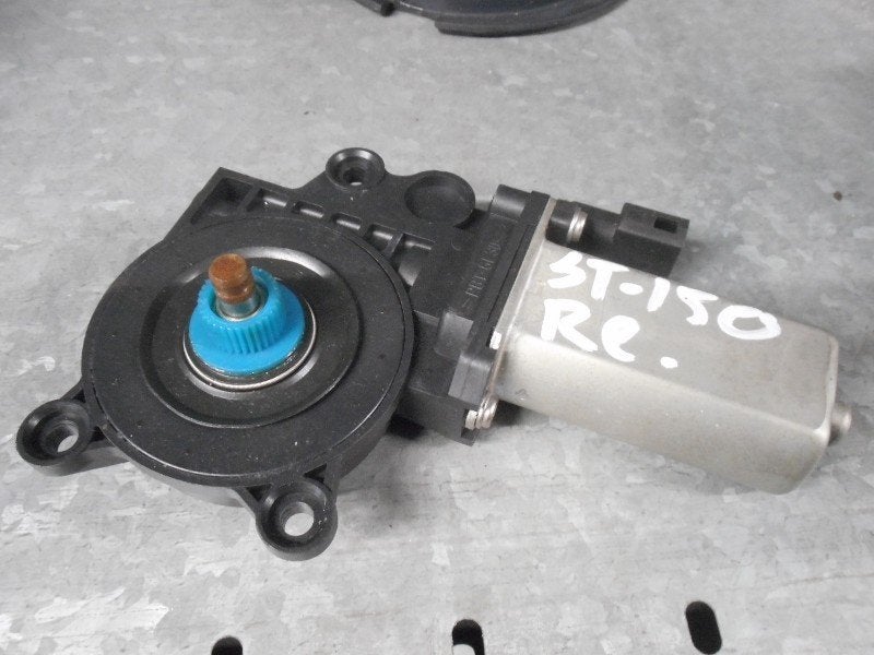MOTEUR LEVE VITRE ELECTRIQUE AVANT DROIT Fiesta 5 (JD / JH), Droite, Henry-Ford-Straße  1
50735  Köln, DE, Ford-Werke GmbH, Kunden@ford.com