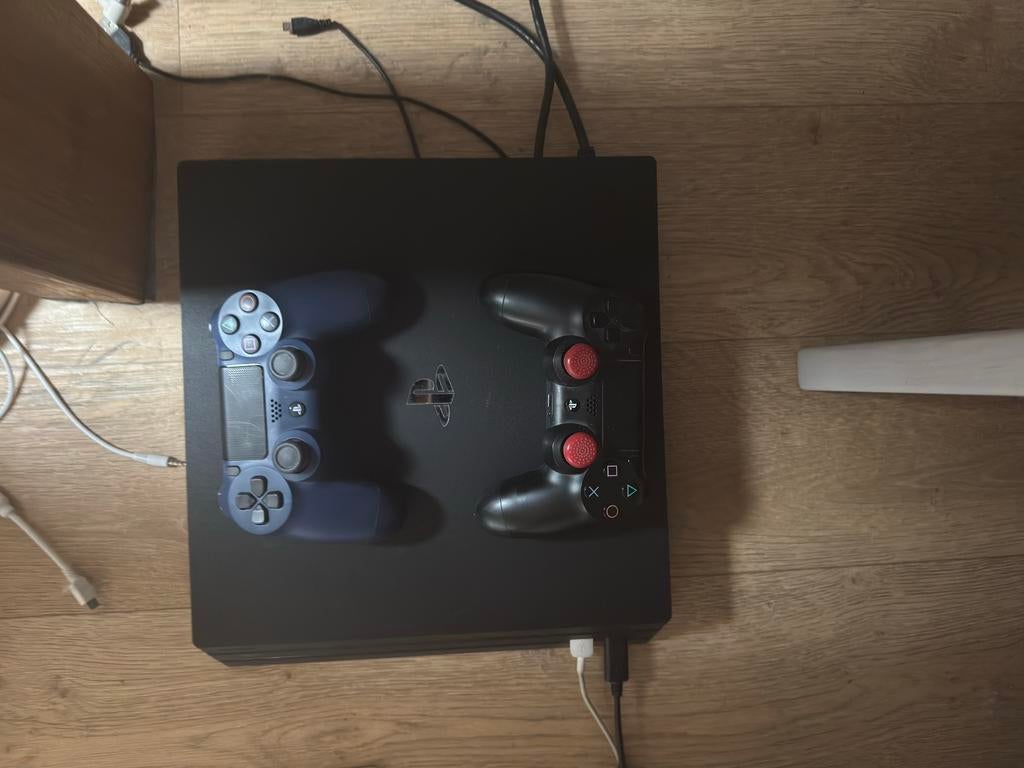 Ps4 pro 1Tb met consoles en games, Ophalen of Verzenden, Zo goed als nieuw, Pro
