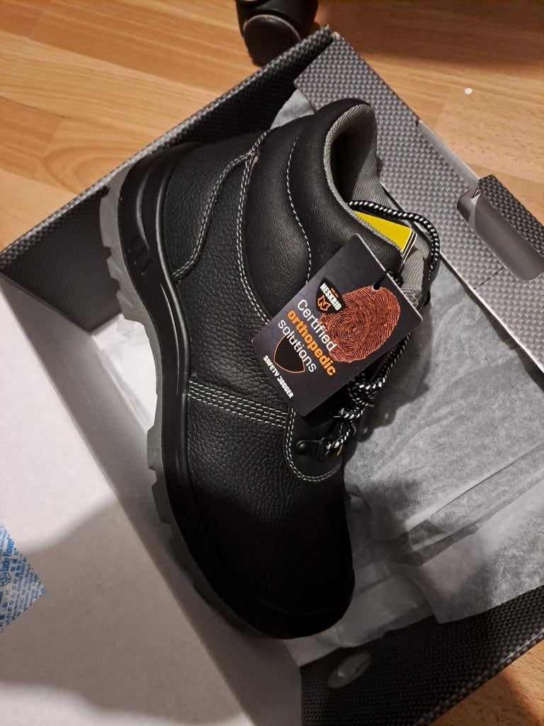 Werkschoenen, schoenen ijzeren tip, Ophalen