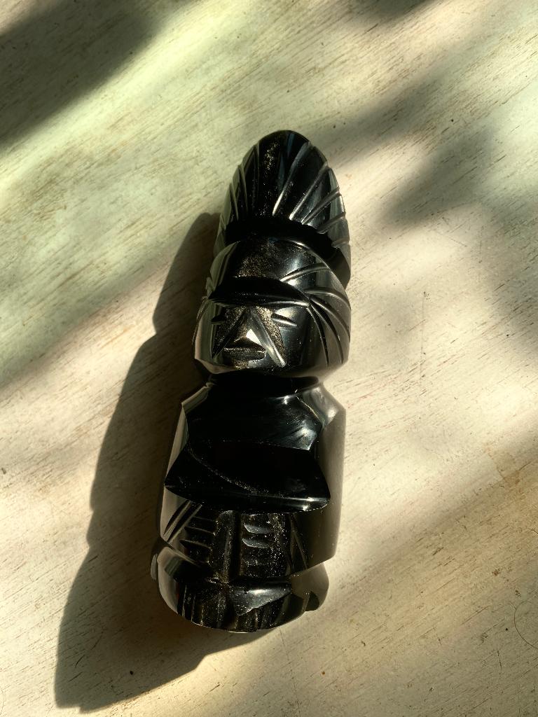 Prachtig vintage godenbeeldje in zwarte onyx/obsidiaan, Antiek en Kunst, Ophalen