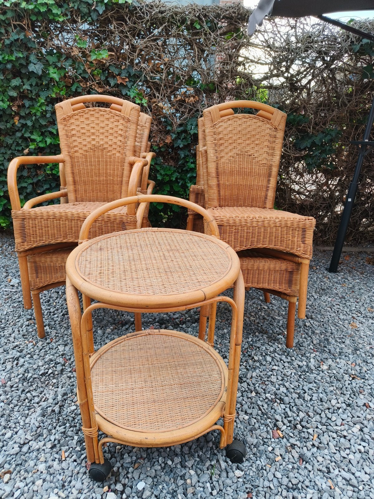8 rotan stoelen met tafeltje in zeer goede staat, Ophalen, Rotan