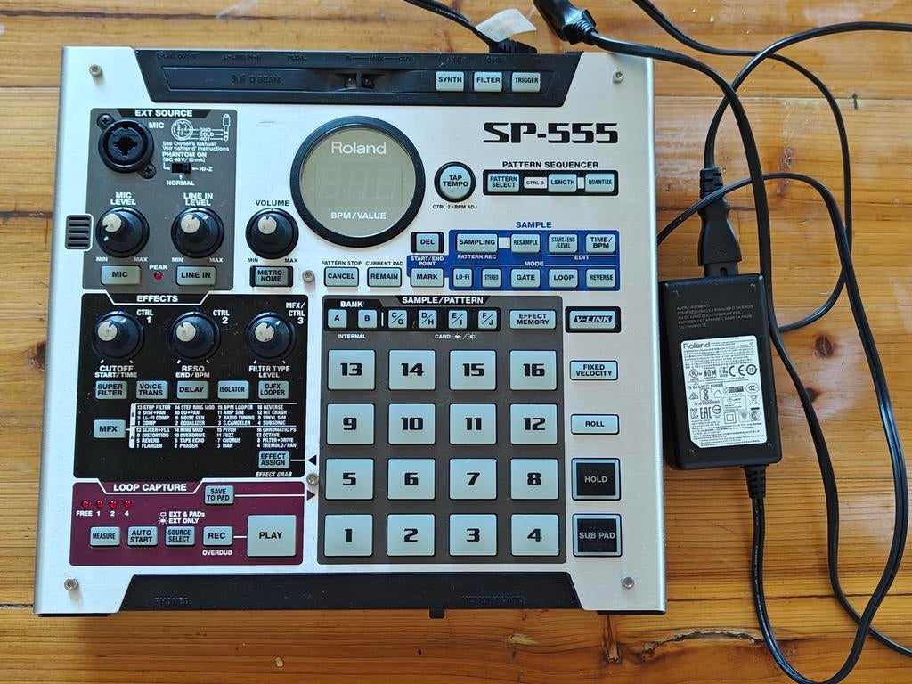 Roland SP-555 - Bon état, Musique & Instruments, Échantillonneurs, Enlèvement ou Envoi
