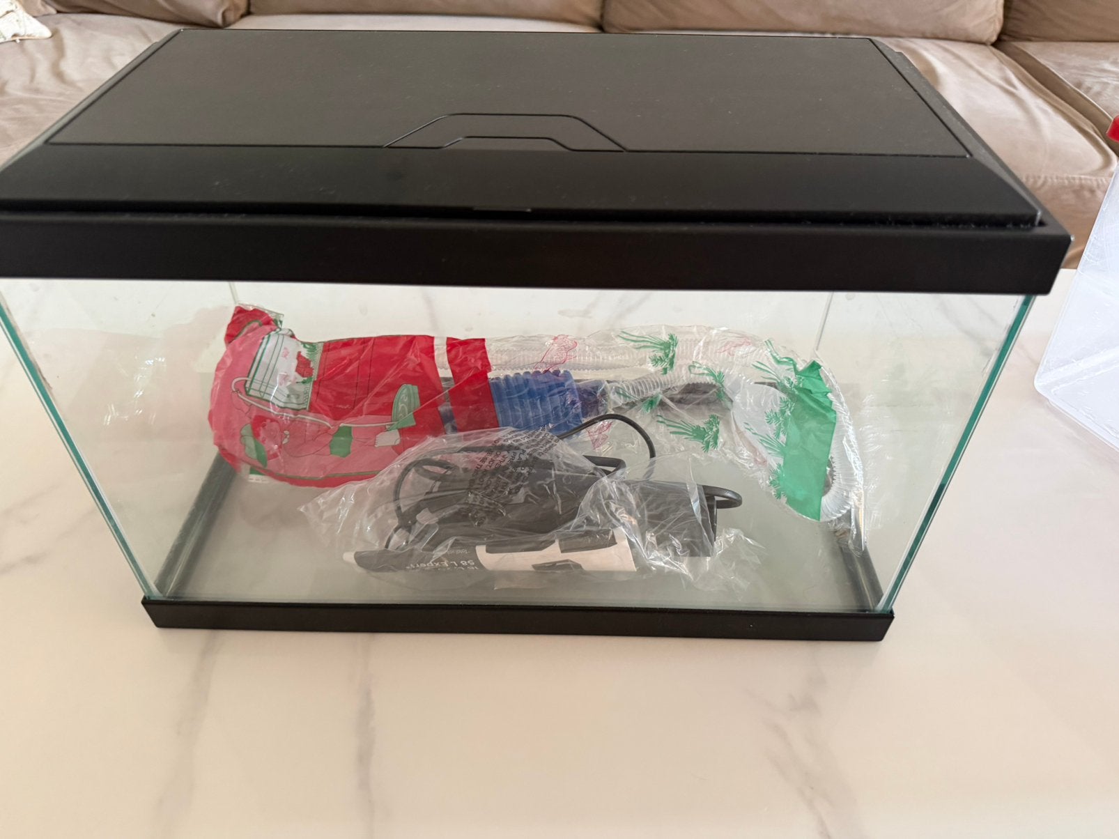 Aquarium poisson en verre + en plastique, Enlèvement, Comme neuf