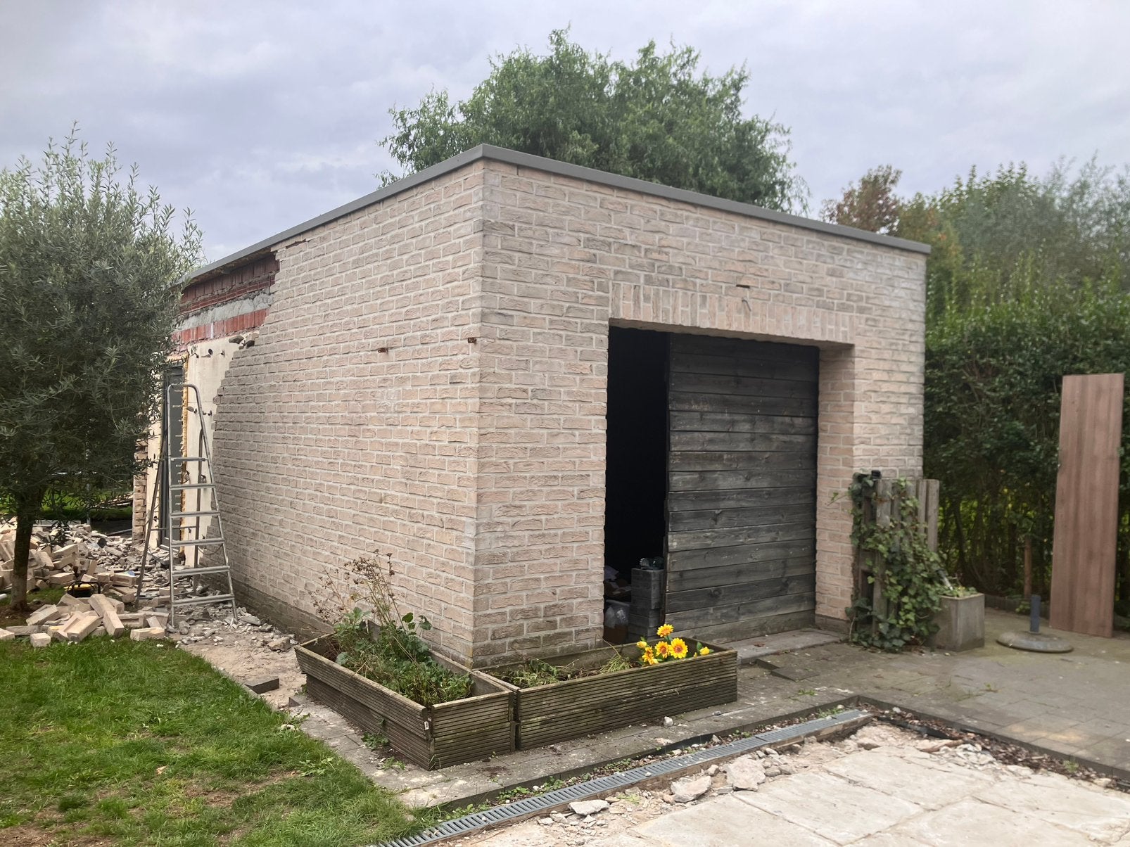 GRATIS op te halen gevelsteen van garage van 8mx4m op 30/9, Ophalen, Gebruikt