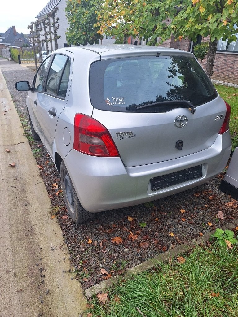 Toyota Yaris, Auto's, Voorwielaandrijving, Stof, Zwart, Handgeschakeld