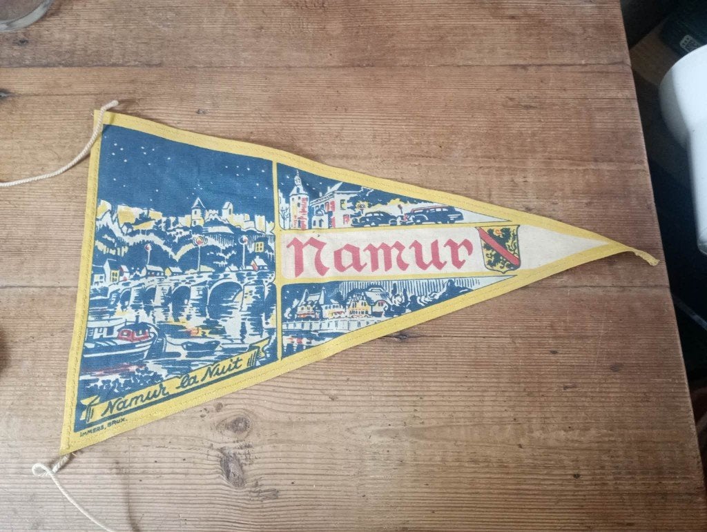 Drapeau fagnion Namur la nuit, Enlèvement ou Envoi