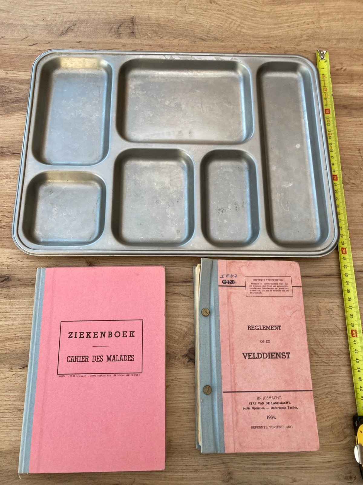 1960 medisch reglement en ziekenboeg en inox eetplaat, Verzamelen, Militaria | Algemeen, Ophalen of Verzenden, Landmacht, Overige typen