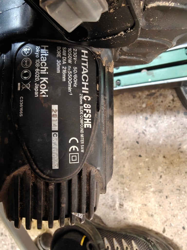 Afkortzaak Hitachi - Hikoki 216mm, Ophalen, 600 tot 1200 watt, Zo goed als nieuw, Afkortzaag