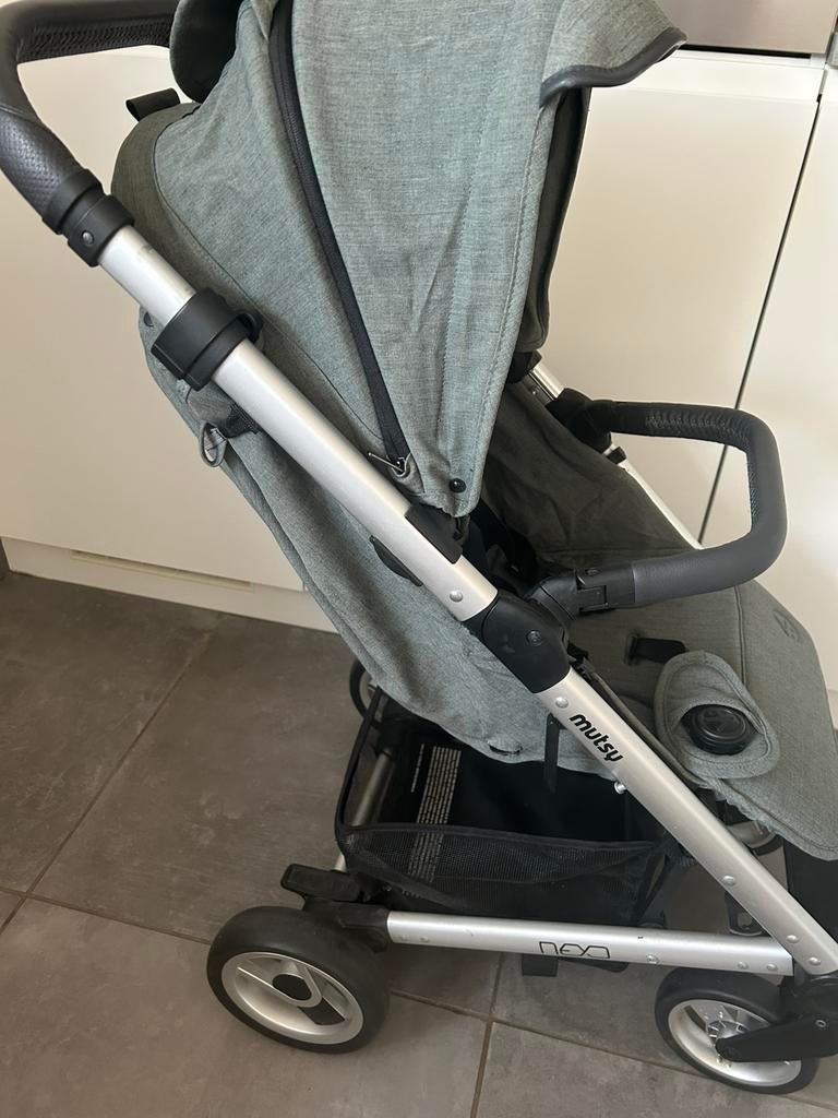 Buggy Mutsy Nexo moss green perfecte staat!, Enfants & Bébés, Buggys, Enlèvement, Comme neuf, Dossier réglable