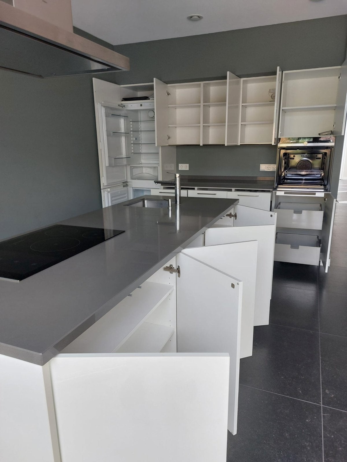 Moderne Häcker Systemat Keuken met Kookeiland en Siemens ap, Huis en Inrichting, Ophalen of Verzenden, Zo goed als nieuw, Composiet