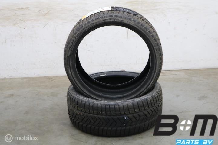 NIEUW! 235/35/19 winterbanden Pirelli Sottozero 3 R01 ., Auto-onderdelen, 19 inch, Gebruikt, Winterbanden, 235 mm