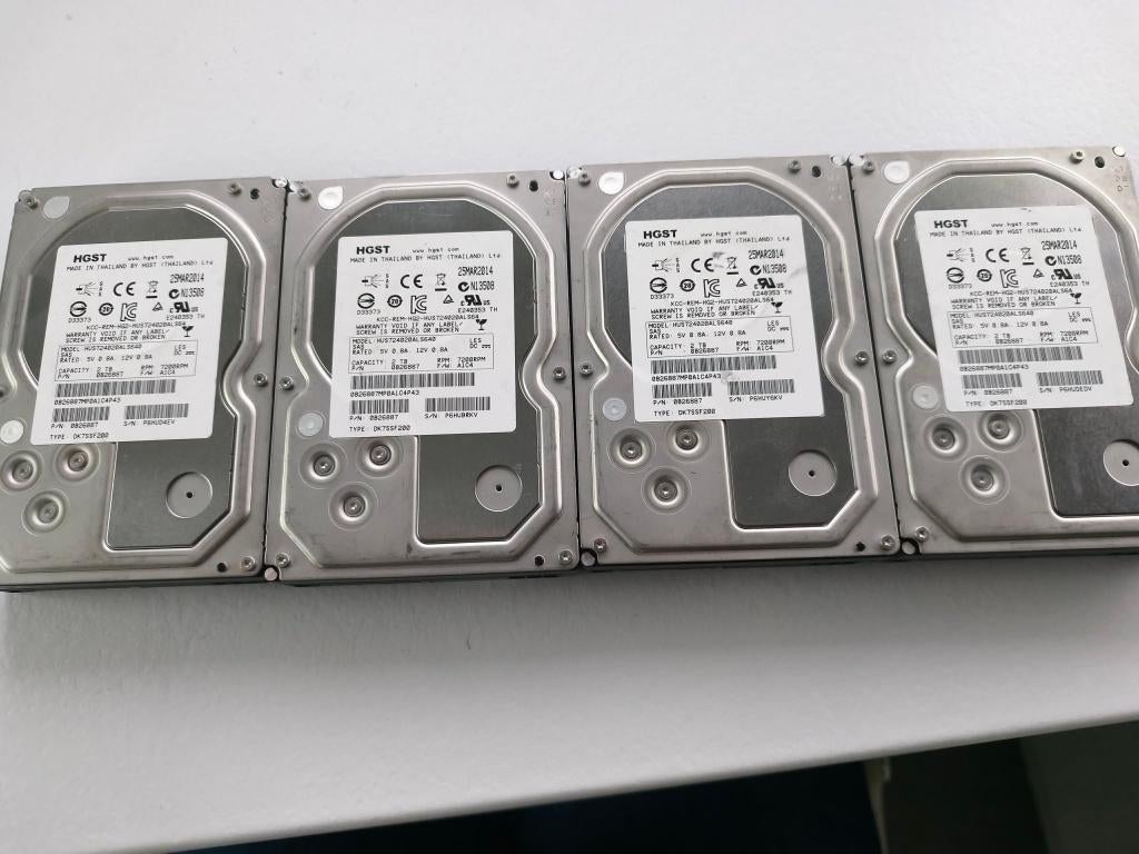 4 Harde SAS schijven van 2TB HGST, Ophalen, Intern, Zo goed als nieuw, Desktop