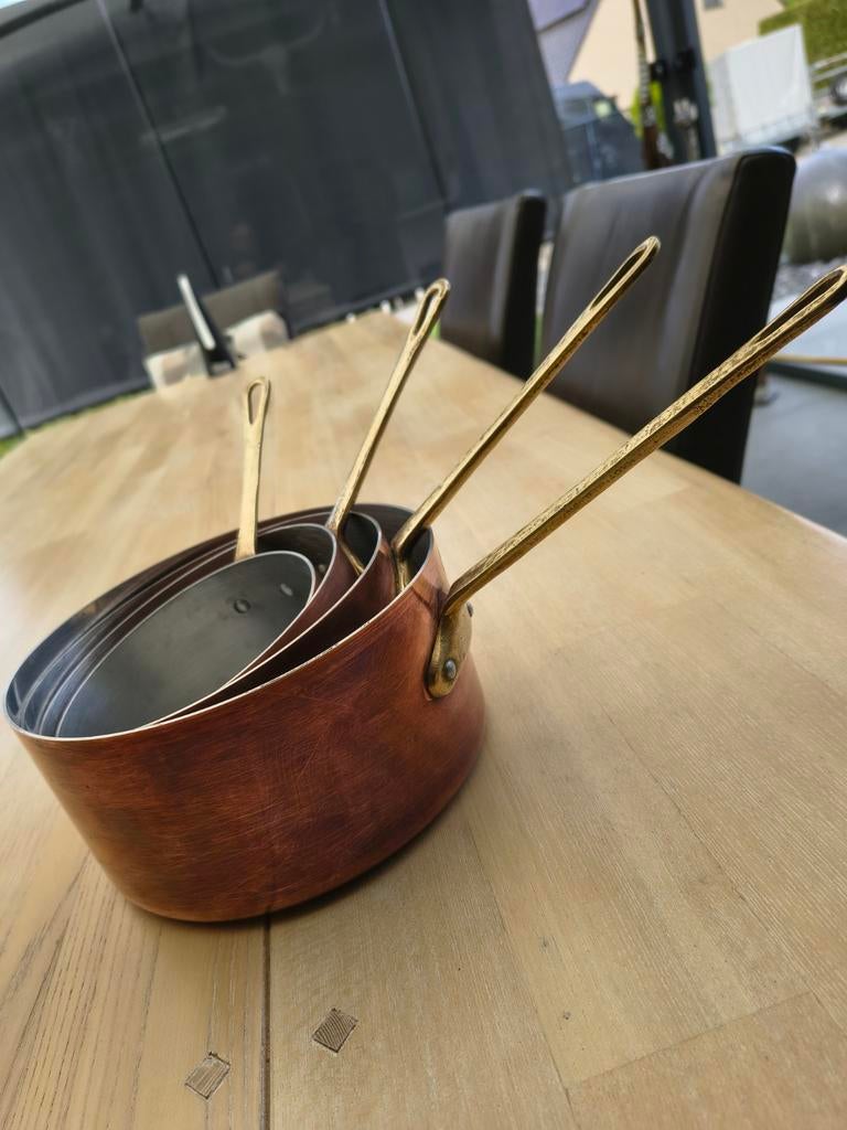 Koperen pannenset, Enlèvement