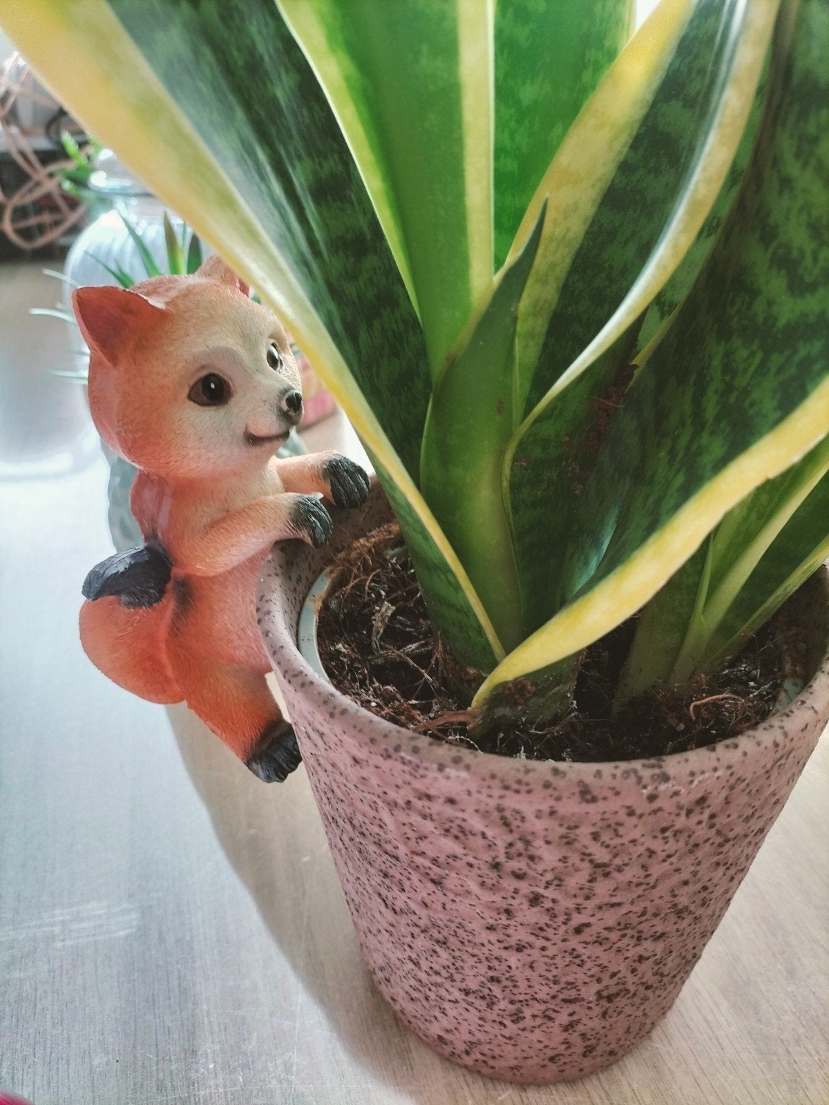 Twee bloempothouders eekhoorn en vos, Ophalen of Verzenden, Binnen