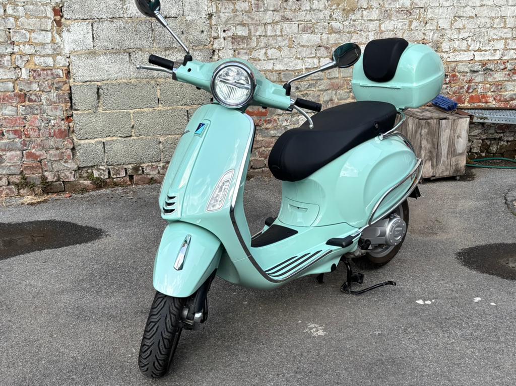 Vespa Primavera 50cc, Fietsen en Brommers, Ophalen, Zo goed als nieuw