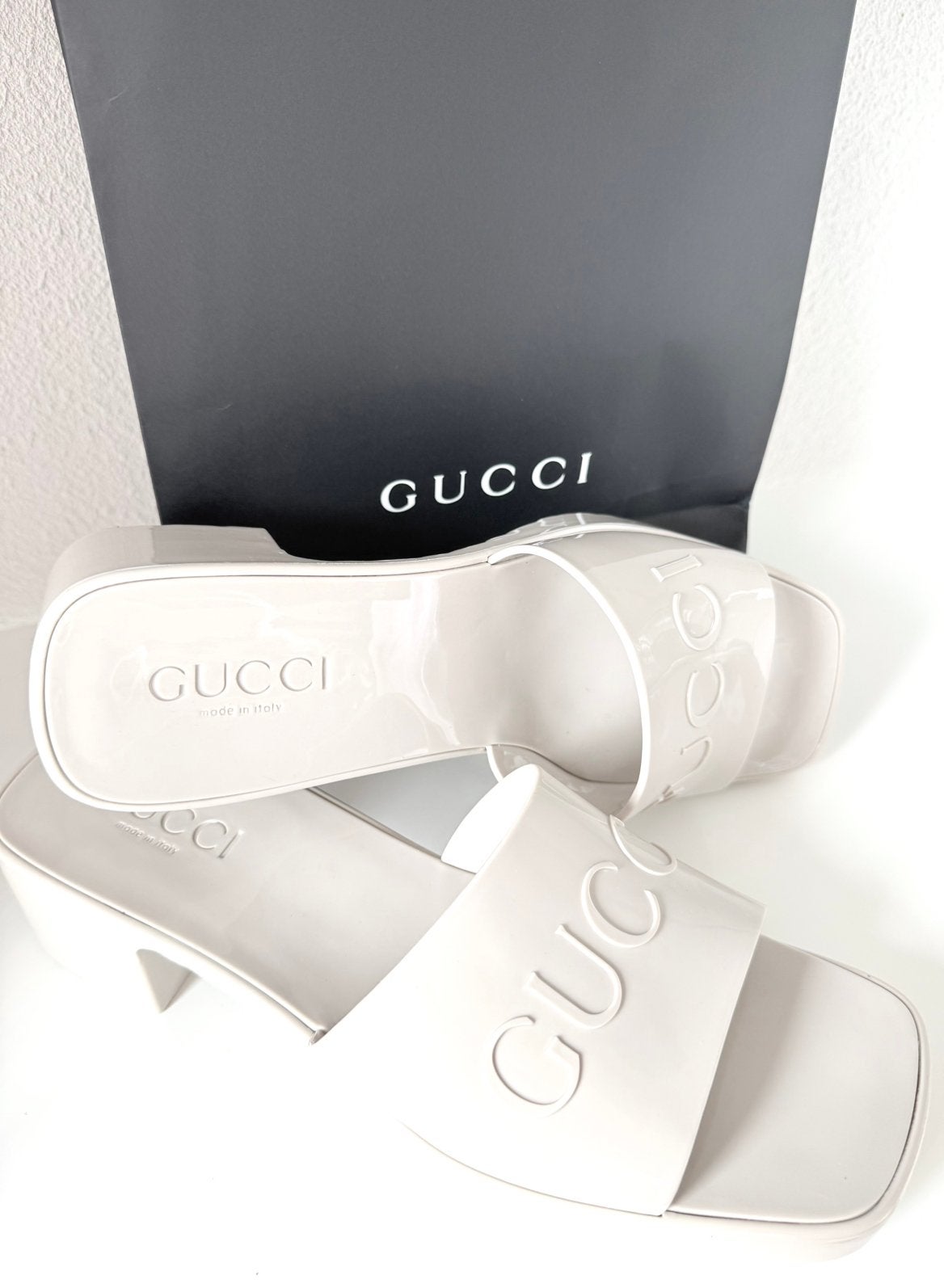 MULES À TALONS CARRÉS GUCCI, TAILLE 40, COULEUR BLANCHE ️️️, Comme neuf, Blanc, Sandales et Mûles, Envoi