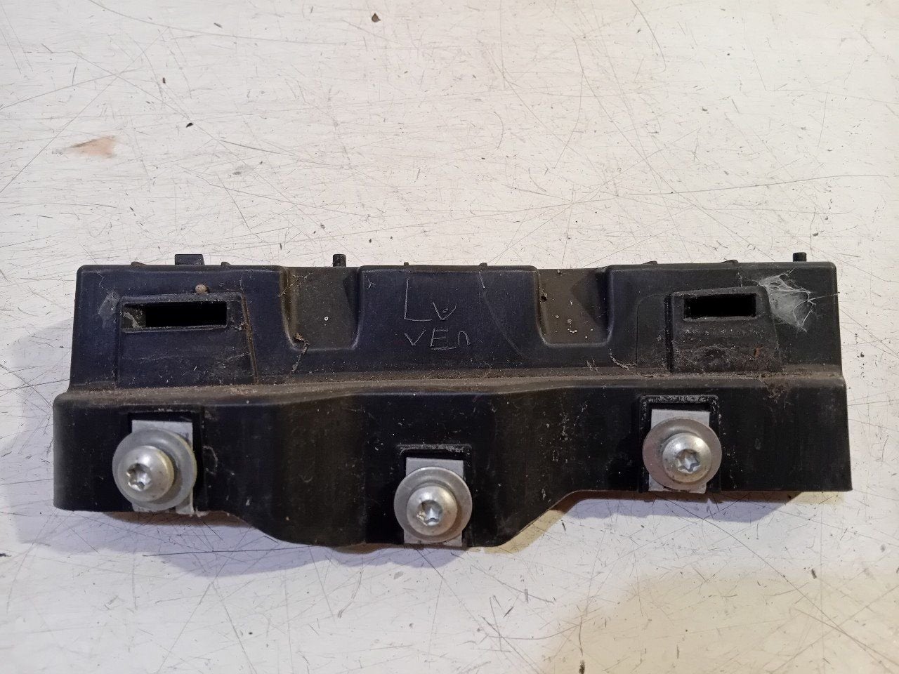 Koplamp houder links Fiat Doblo, Onderdelen@venauto.nl, Van der Ven Autorecycling B.V., Gebruikt, Ettenseweg 76, 4706 PB Roosendaal, The Netherlands
