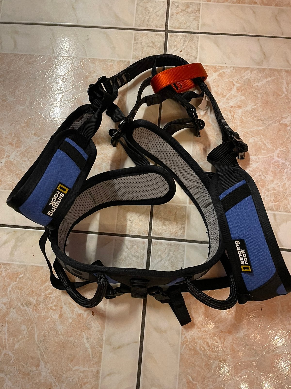 Singing Rock klimgordel – blauw/zwart, Sports & Fitness, Enlèvement, Comme neuf, Accessoire d'escalade