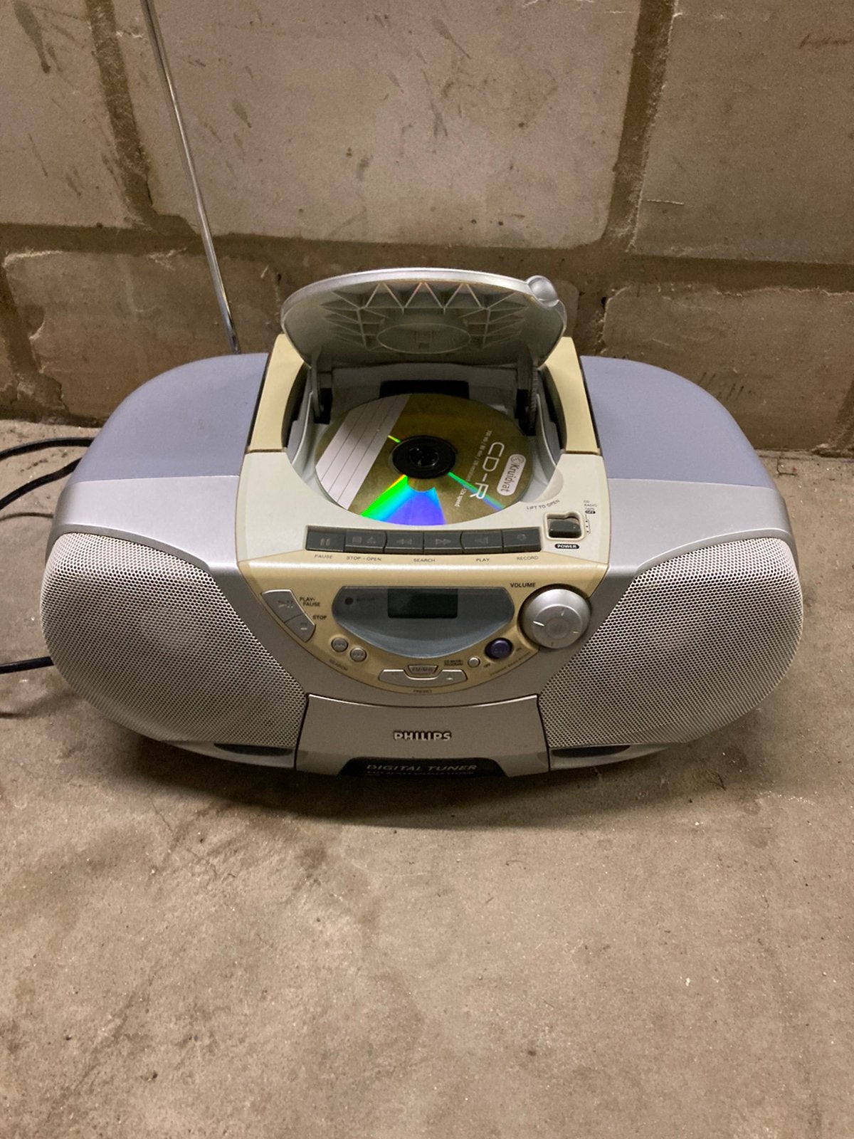 Radio met cd speler, Ophalen, Zo goed als nieuw, Radio