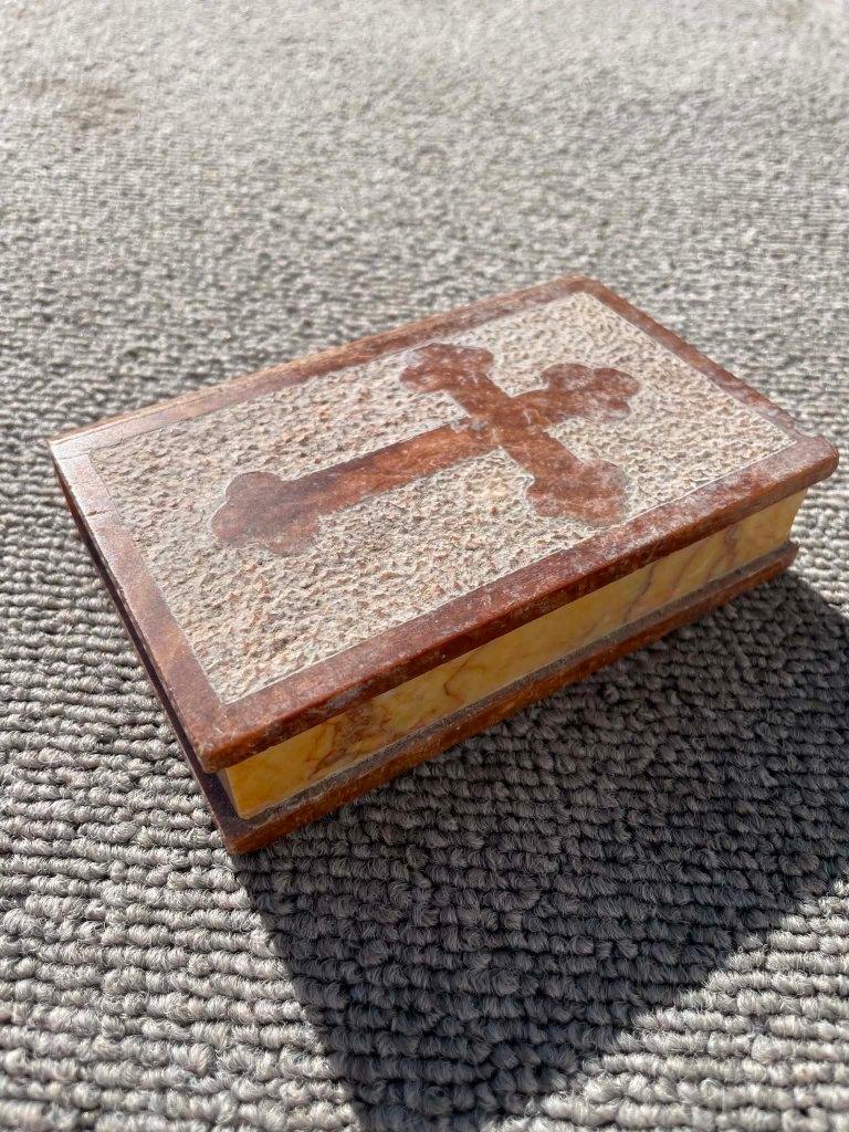 bijbel in marmer, Antiek en Kunst, Ophalen of Verzenden