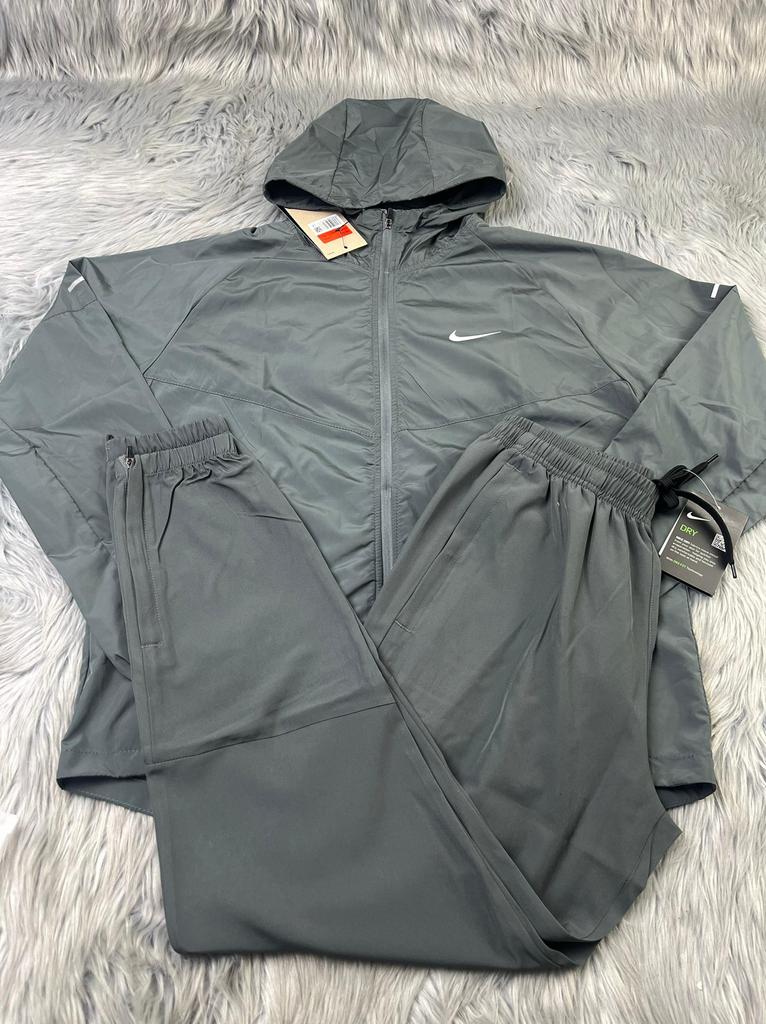 Nike running tracksuit, Nieuw, Ophalen of Verzenden, Grijs, Algemeen