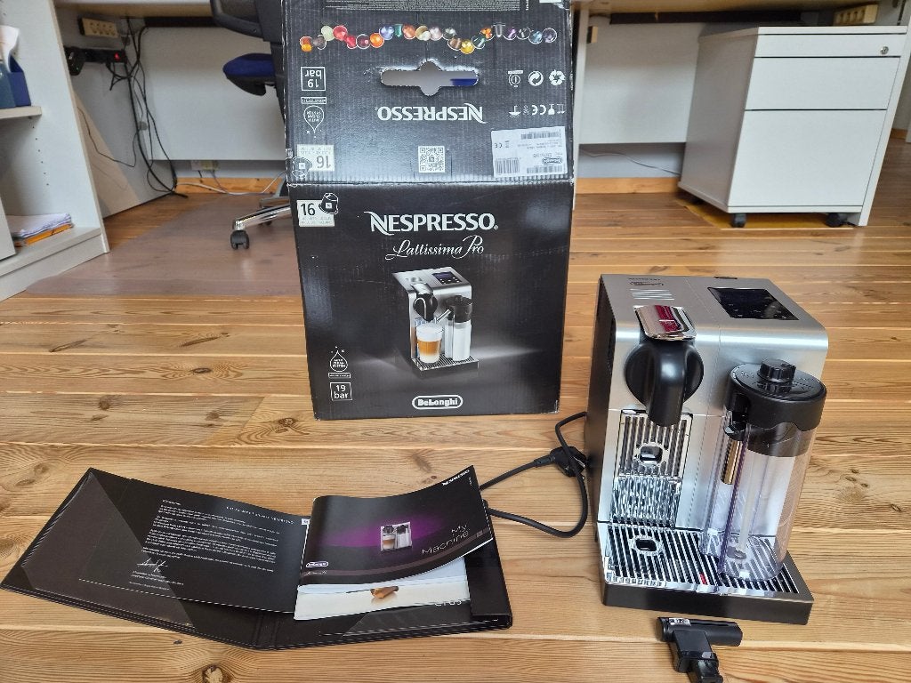 Machine à café Nespresso, Ophalen, Koffiepads en cups, Gebruikt, Espresso apparaat
