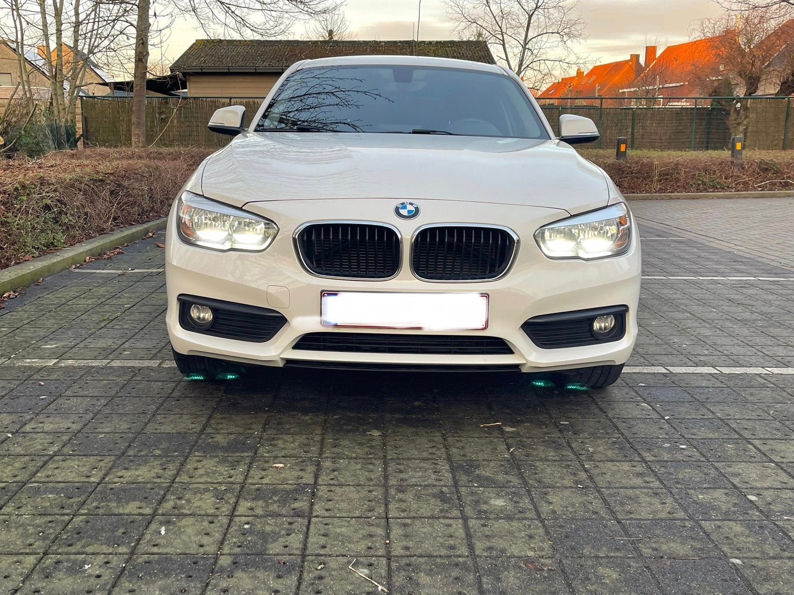 Bmw 116i facelift, 1 Reeks, Zwart, Wit, 5 deurs