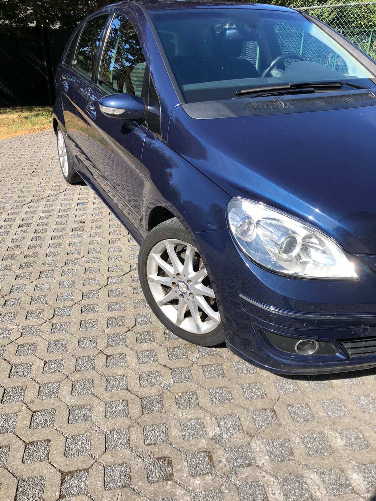 Mercedes- Bens B180 Diesel en parfait état, Autos, Achat, Boîte manuelle, Entretenue par le concessionnaire, Particulier