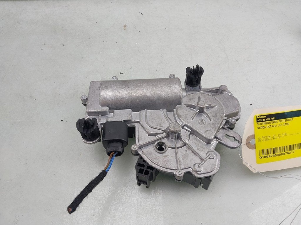 DIVERS VEROUILLAGE Skoda Octavia Combi (NXAC) (01-2019/-), Utilisé, Info@skoda-auto.de, Skoda, Max-Planck-Straße  3-5
64331  Weiterstadt, DE