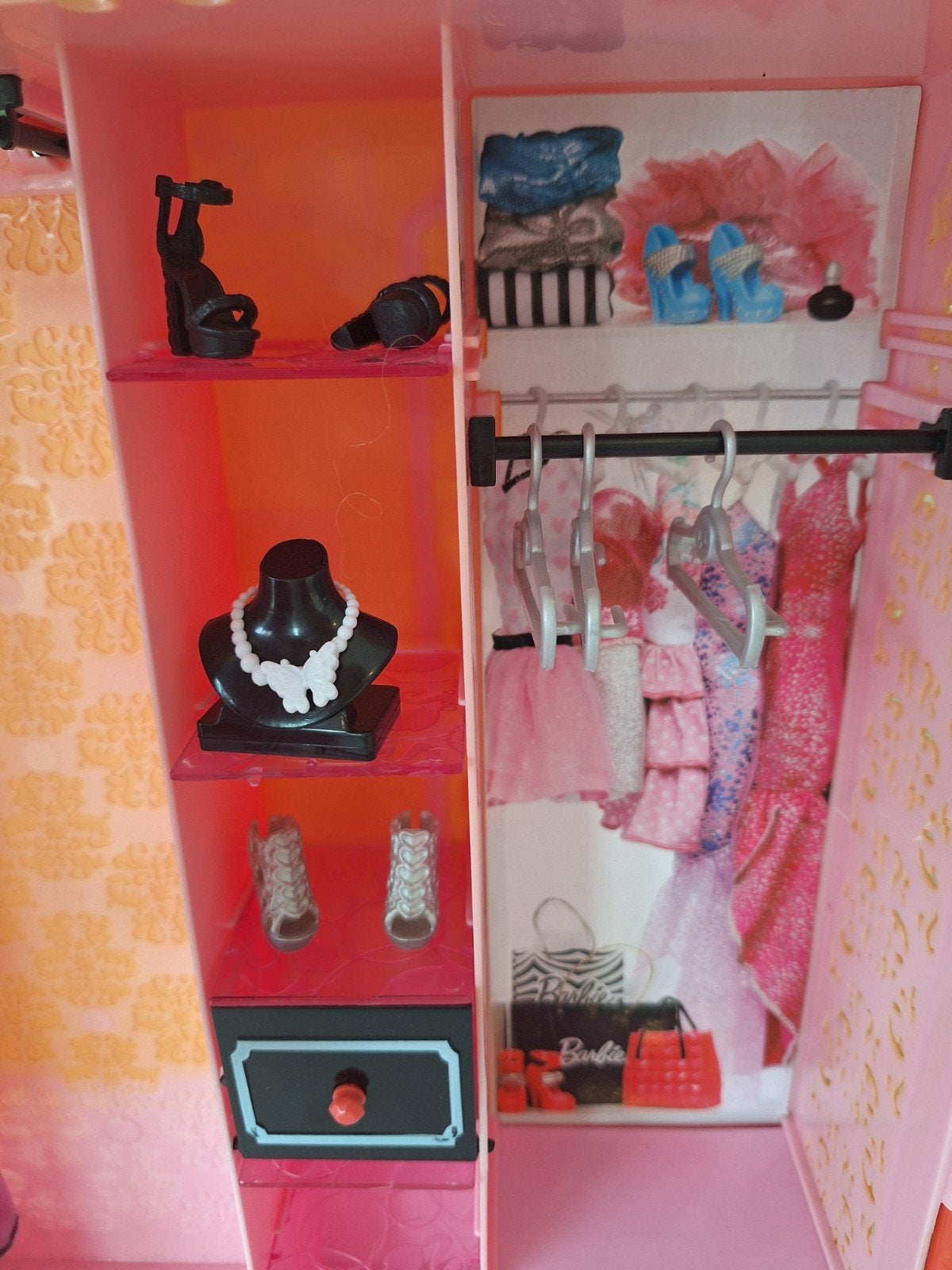 barbie kledingkast, Ophalen of Verzenden