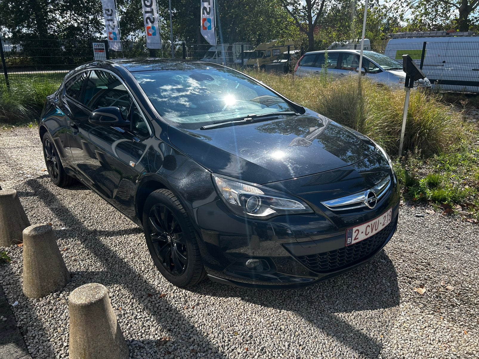 Opel astra GTC benzine gekeurd voor verkoop automaat, Auto's, 4 cilinders, Leder en Stof, Zwart, 5 zetels