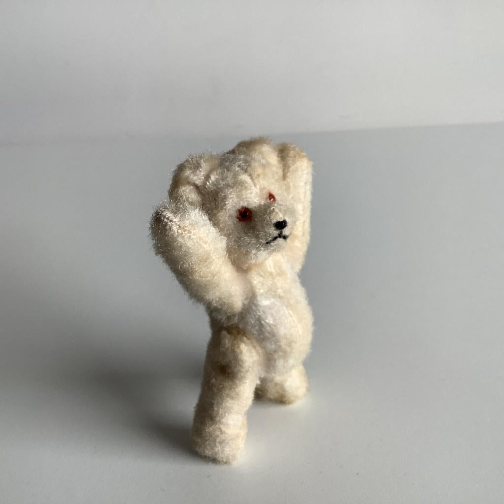 Schattig oud wit minibeertje, Verzamelen, Ophalen of Verzenden, Gebruikt, Stoffen beer, Overige merken
