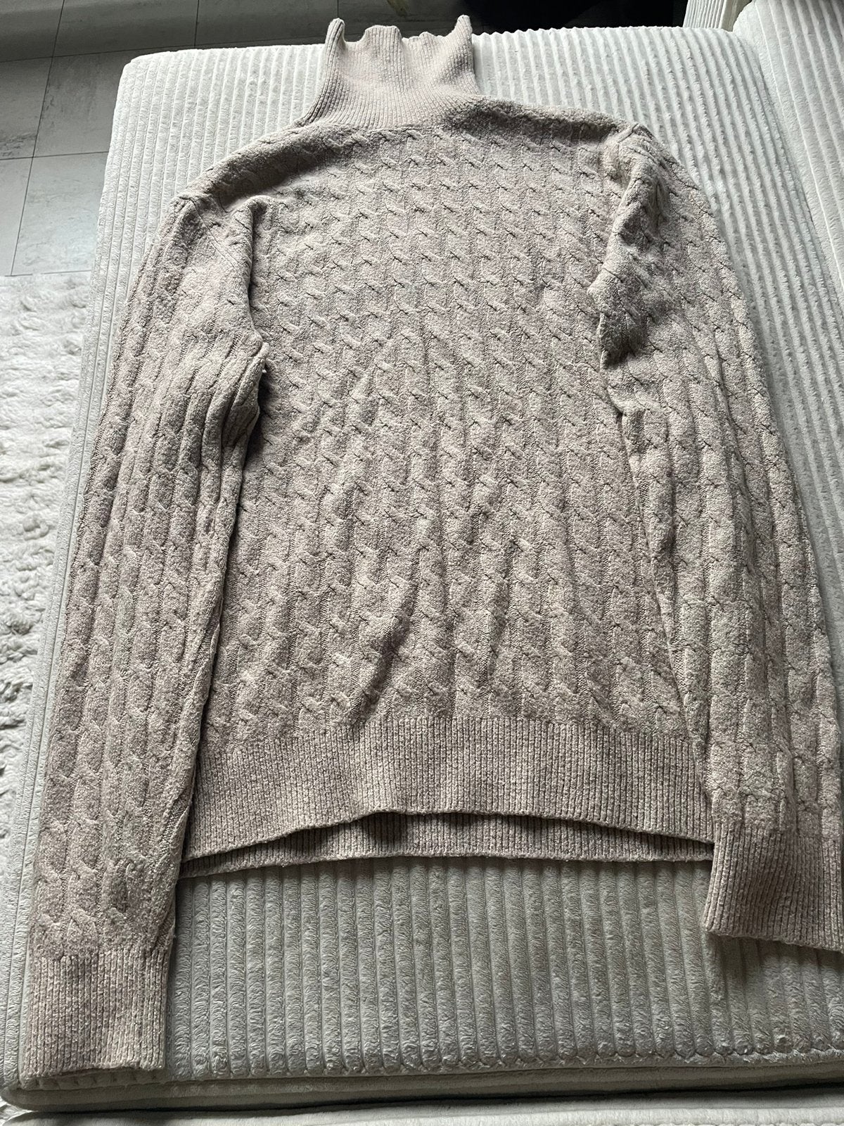 Pull en maille torsadée beige – Col montant, Vêtements | Hommes, Pulls & Vestes, Enlèvement ou Envoi, Comme neuf, Taille 46 (S) ou plus petite