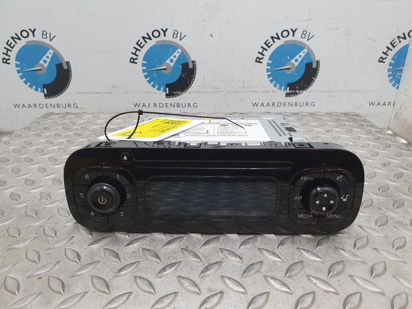 FIAT PANDA 0.9 TWINAIR LOUNGE  RADIO 2012, Autos : Pièces & Accessoires, Enlèvement ou Envoi, Utilisé, ARN reconnu