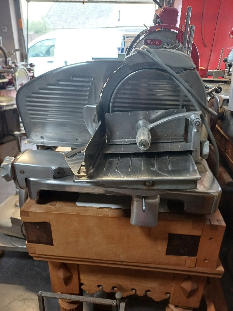 Berkel snijmachine  ,vleessnijmachine 834, Ophalen, Zo goed als nieuw