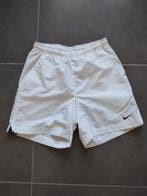 witte korte broek - Nike - maat 140-152, Pantalon, NIKE, Garçon ou Fille, Comme neuf