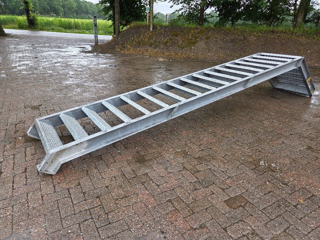 Gegalvaniseerde trap met plateau en leuning Hoog ca 3.60 m, Bricolage & Construction, Échelles & Escaliers, Enlèvement, Comme neuf