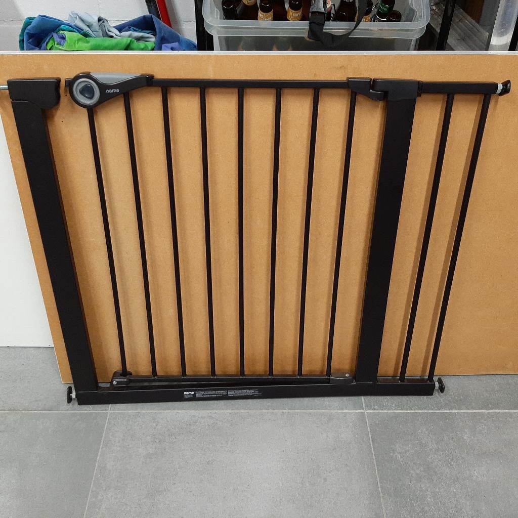 Traphekje Noma Easy Fit + verlengstuk, Kinderen en Baby's, Traphekjes, Ophalen, Zo goed als nieuw, Metaal of IJzer, Minder dan 100 cm