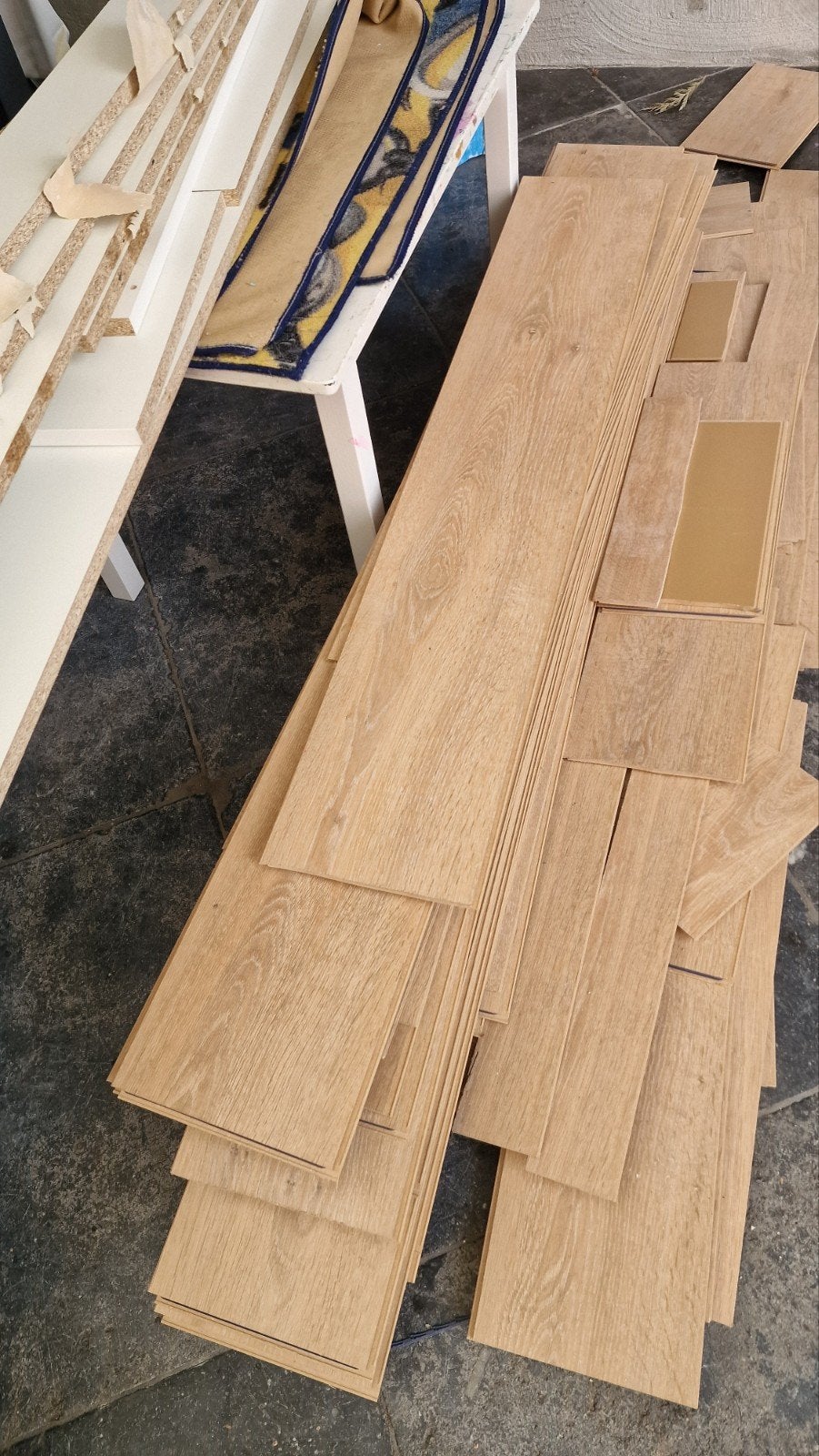 laminaat en ikea kasten  GRATIS, Huis en Inrichting, Stoffering | Vloerbedekking, Ophalen, Laminaat