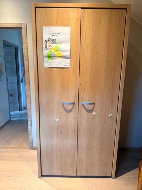 kleerkast, Ophalen, Met deur(en), Gebruikt, 100 tot 150 cm