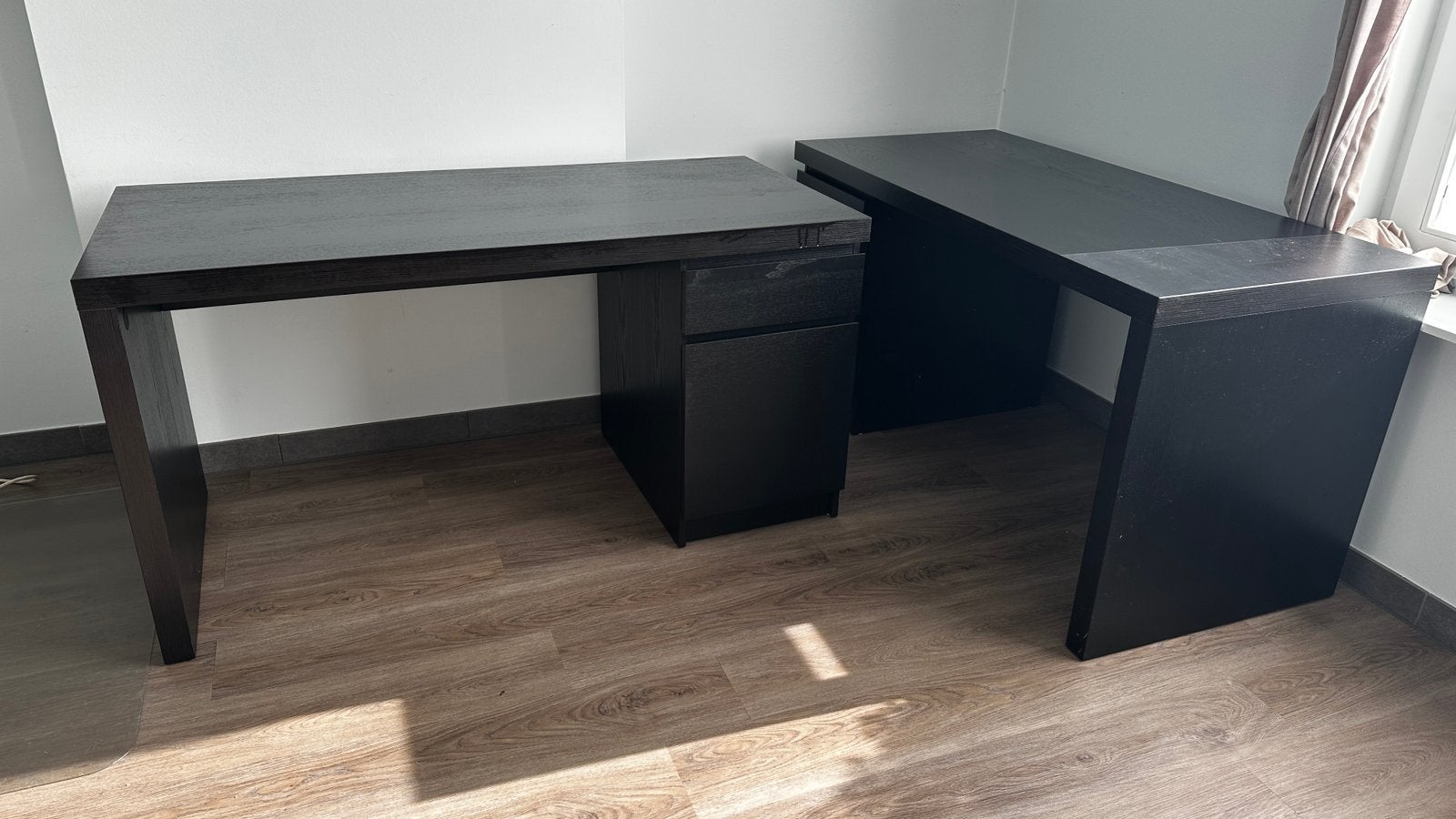 Twee Malm bureau’s (IKEA), Huis en Inrichting, Bureaus, Ophalen, Zwart, Gebruikt, Hout