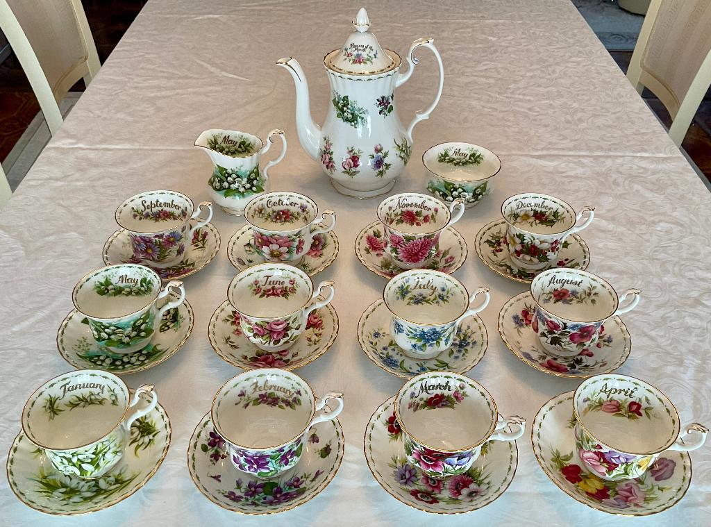 Royal Albert   Flowers Of The Month   complet, Antiquités & Art, Antiquités | Services (vaisselle) complet, Enlèvement