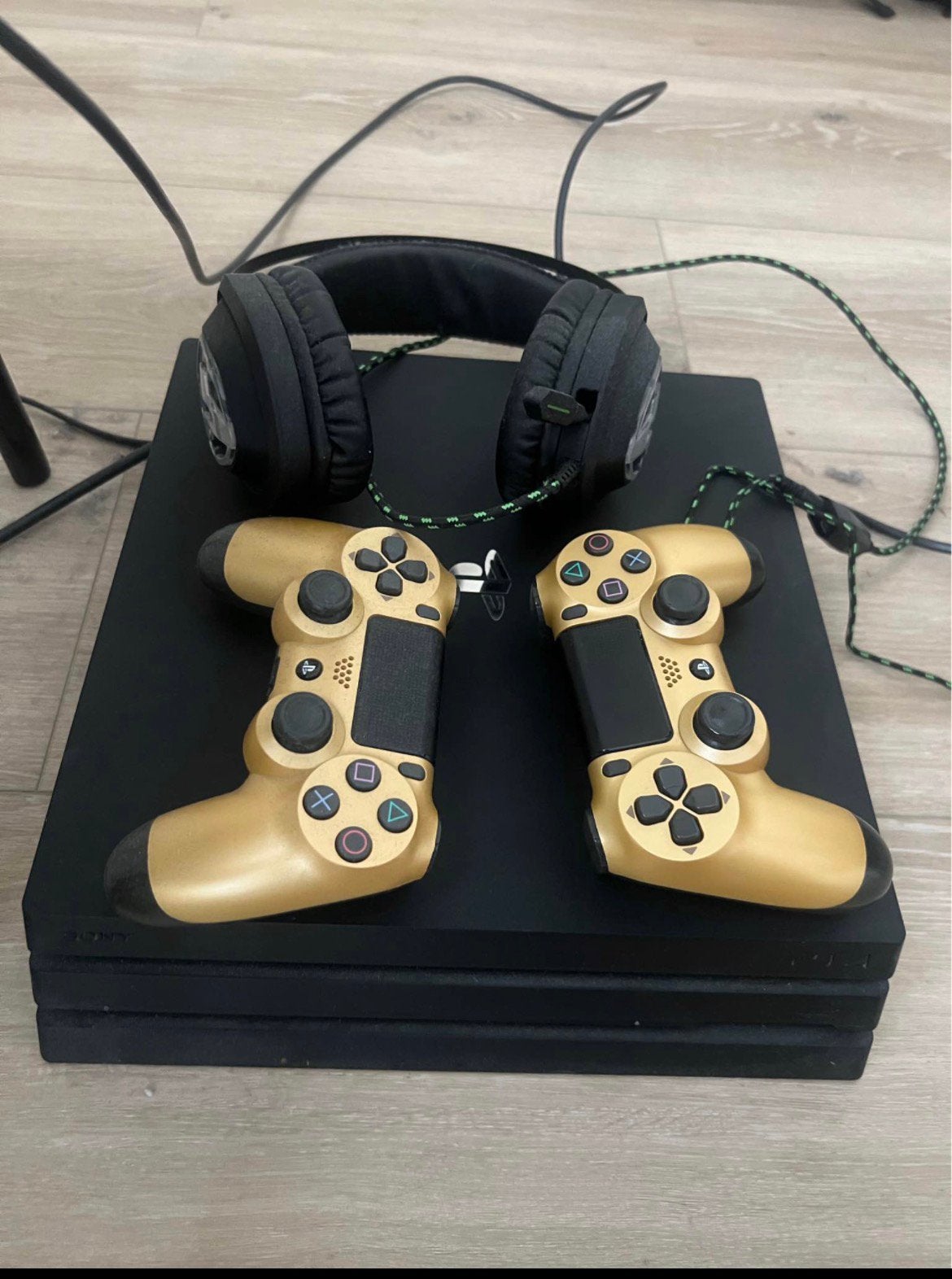 PS4 Pro 1TB (2 controllers), Games en Spelcomputers, Spelcomputers | Sony PlayStation 4, Ophalen, Met 2 controllers, Zo goed als nieuw